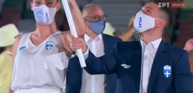 Κορακάκη, Πετρούνιας οι σημαιοφόροι της ελληνικής αποστολής
